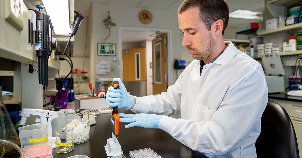 Dr. Tyler Starr named a 2019 Damon Runyon Foundation Fellow - Fred Hutch