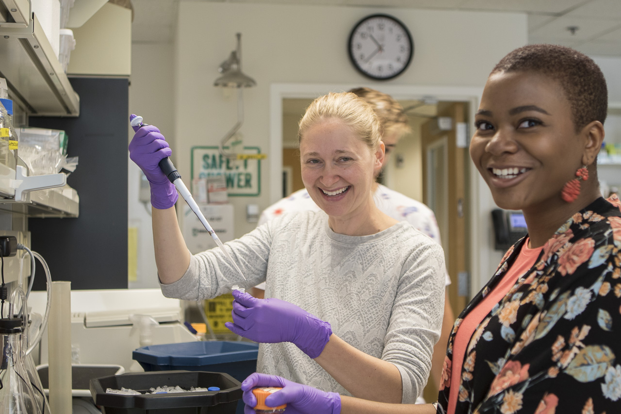 benchtop injection molding machine