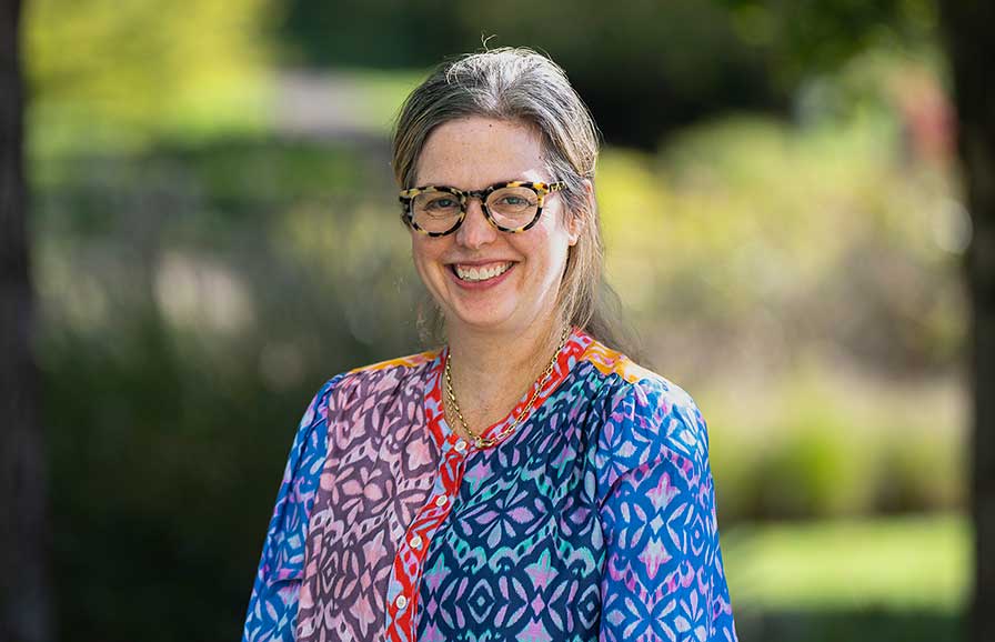 Erin-Siobhain R. Currin, MD